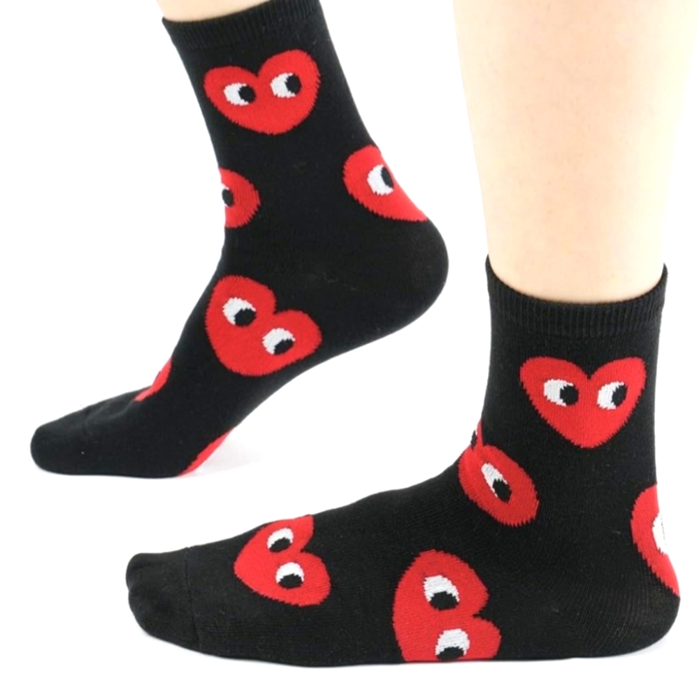 Black and Red Heart Pattern Socks fits sz 6-10 crew socks NEW